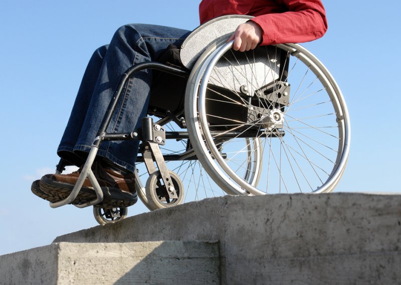 Invalidi zauzeli federalni parlament, vlada pobjegla