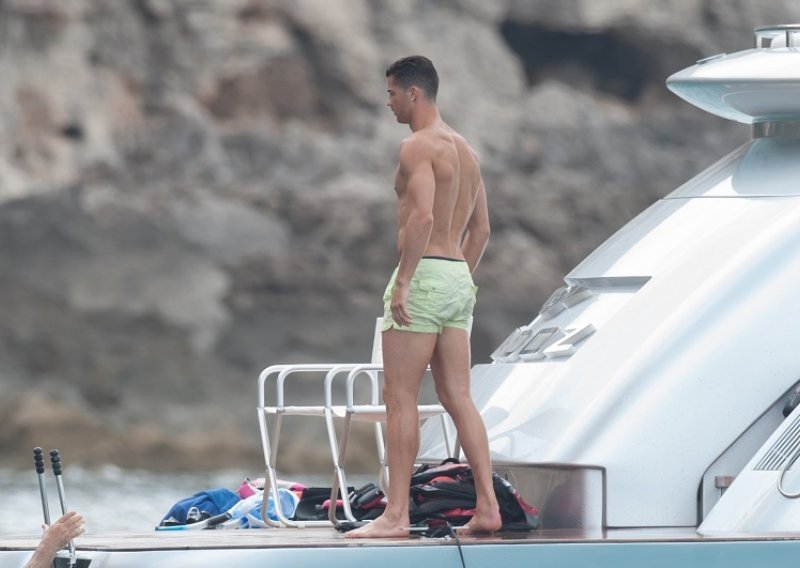 Nakon osvojenog Eura Ronaldo uživa na Ibizi; znate s kime?