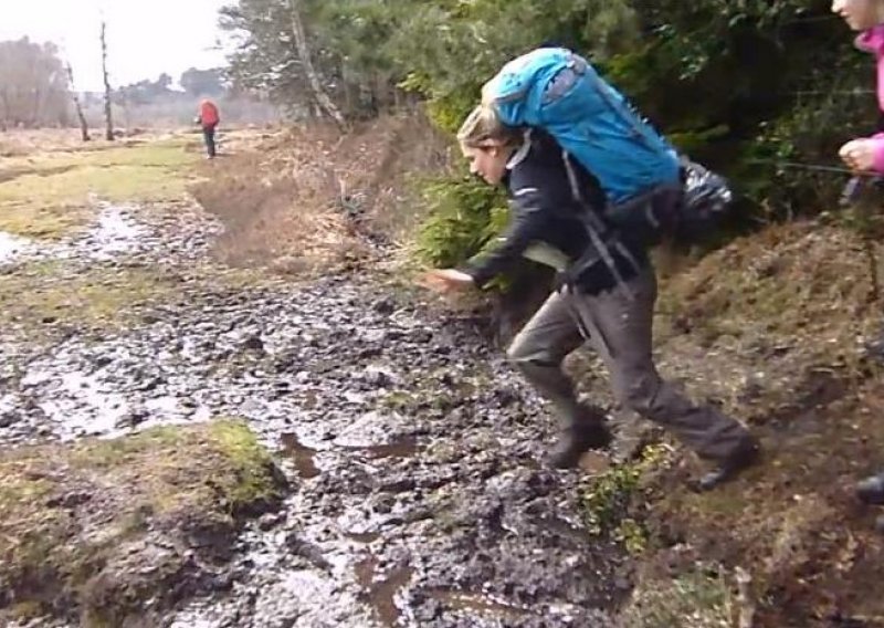 Evo kako ne treba skakati preko blata