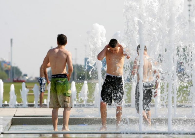 Voda u zagrebačkim fontanama nije za kupanje
