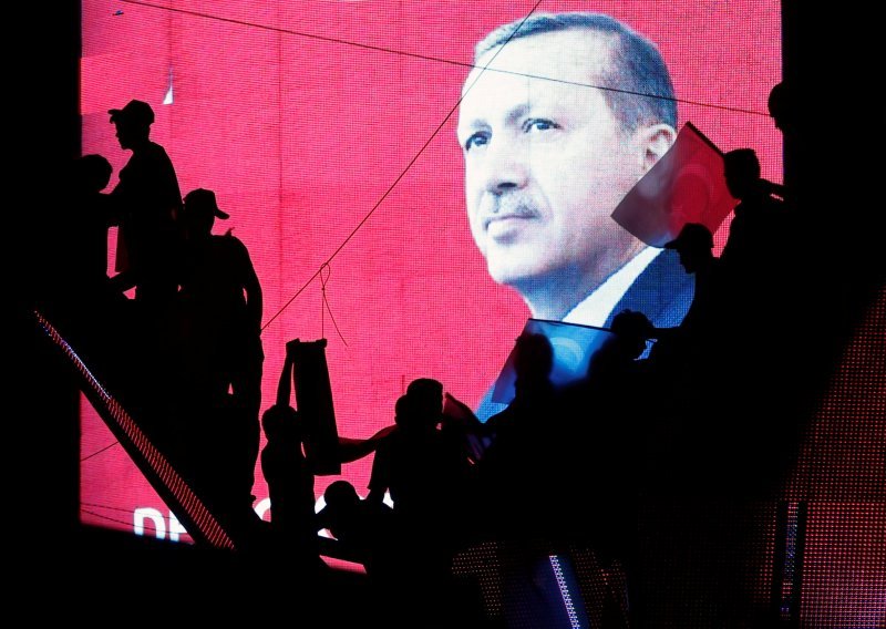 Popisali smo koliko je glava odletjelo u Erdoganovoj čistki nakon puča