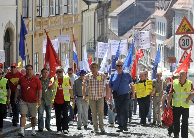 Trade union federations stage protest rally for Int'l Workers' Day
