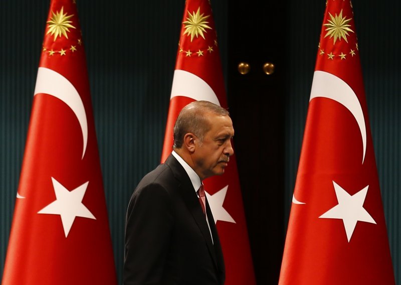Erdogan nije zadovoljan brzinom čistke, počinje velika vojna reforma