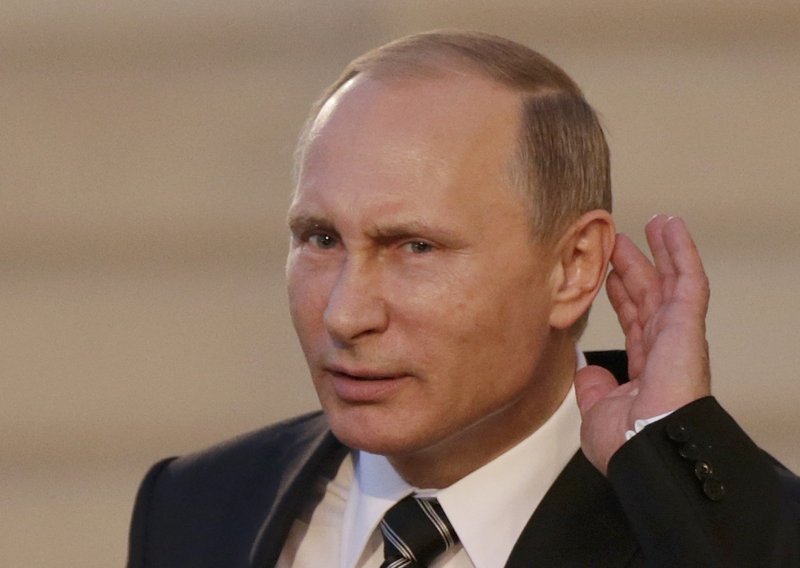 Putin glumi Lenjina, osniva novi pokret pionira