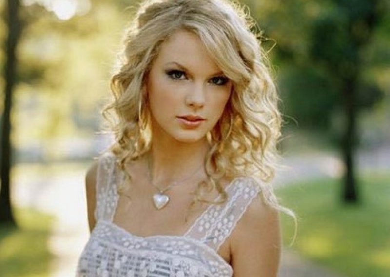 Taylor Swift školama donirala 250 tisuća dolara
