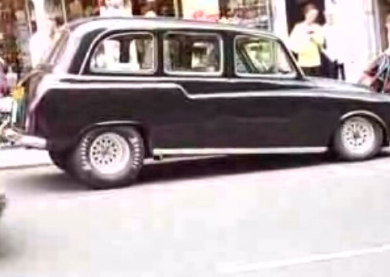 Ludi londonski taksi skriva tajnu od 500 KS