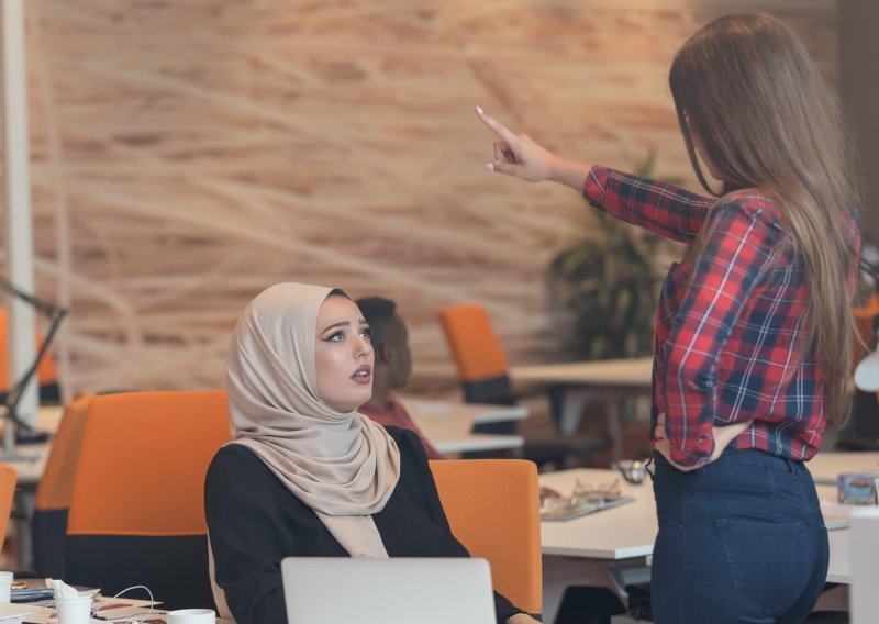 Odzvonilo hidžabu, ali i križu na radnom mjestu. Što će to značiti u praksi?