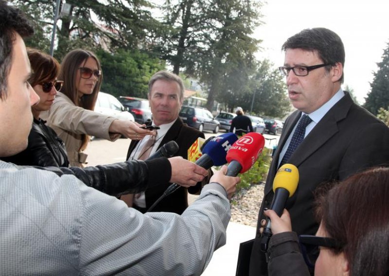 Jovanović se naljutio na novinare zbog pitanja o spajanju vikenda