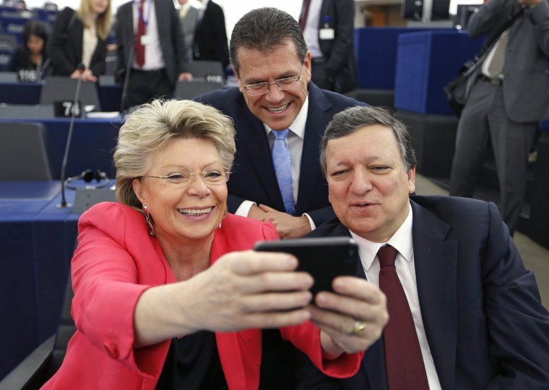 Kontroverzni 'selfie' vrha Europske komisije