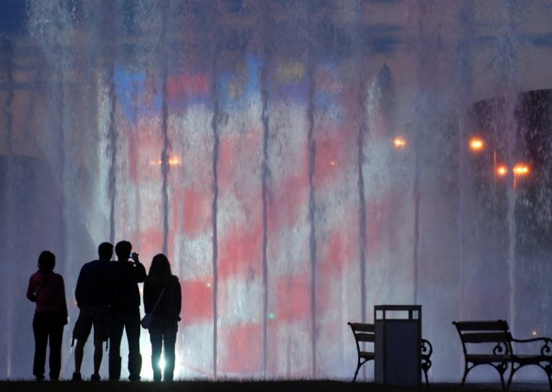Spektakularne projekcije na Bandićevim fontanama