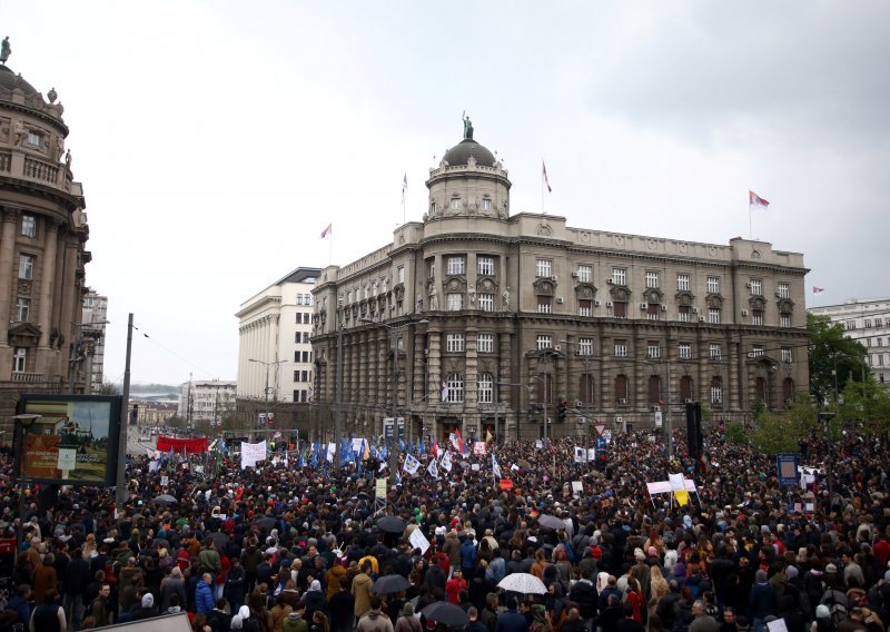 U Srbiji već tjednima traju prosvjedi - što se zapravo događa?