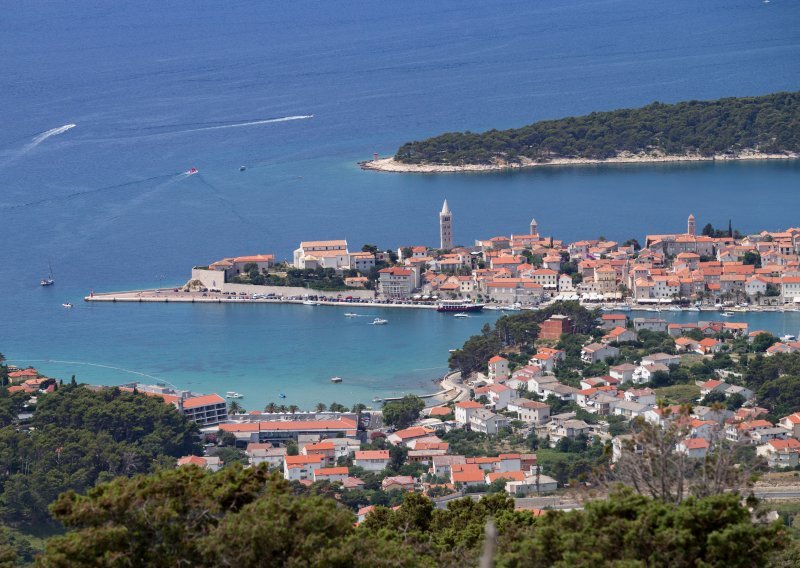 Rab je prvi optički otok u Hrvatskoj