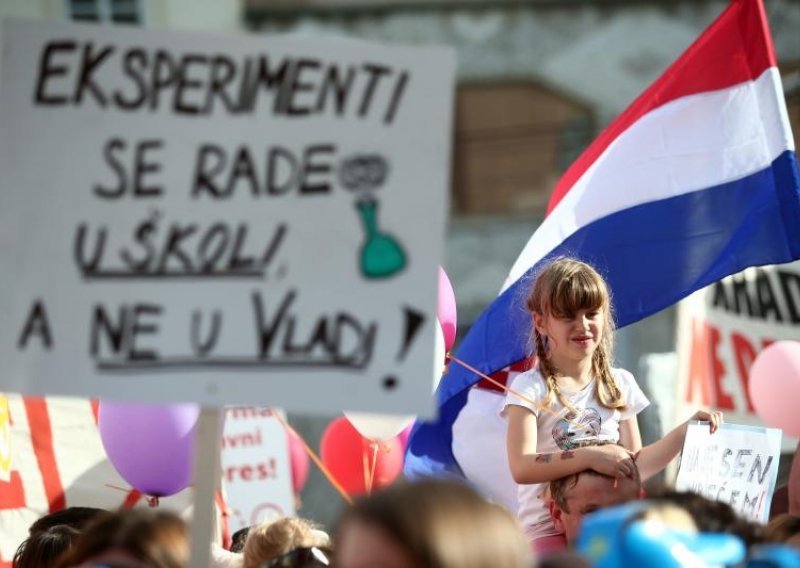 Svi susjedi bruje o zagrebačkim prosvjedima, raspisao se i Reuters