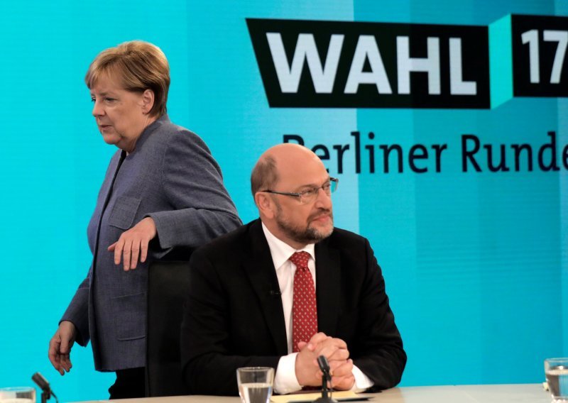 SPD još razmišlja hoće li razgovarati o vladi s Angelom Merkel