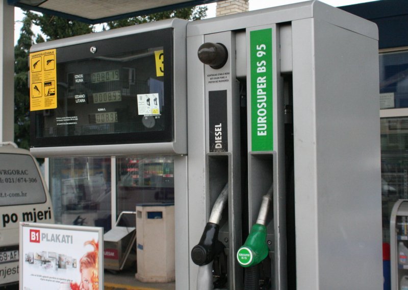 Izvrsne vijesti za vozače: Padaju cijene goriva, pogledajte koliko ćete uštedjeti