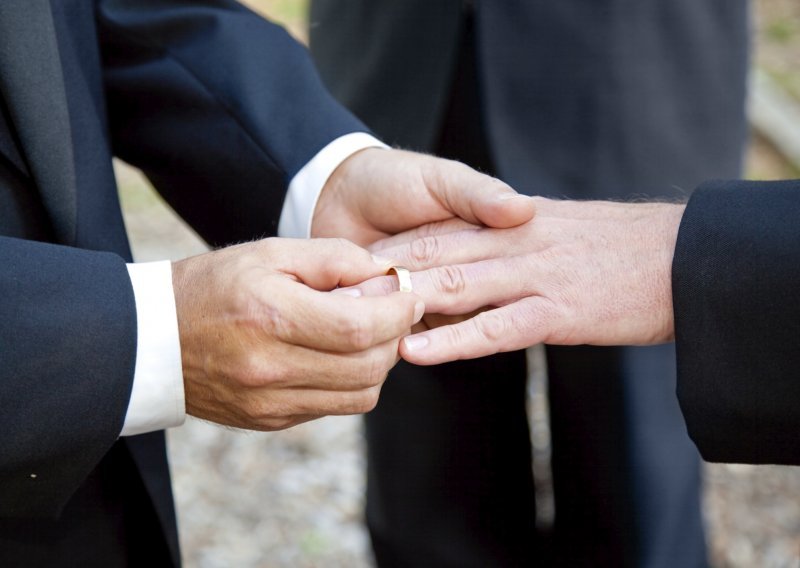 Francuska protestantska crkva odobrila istospolna vjenčanja