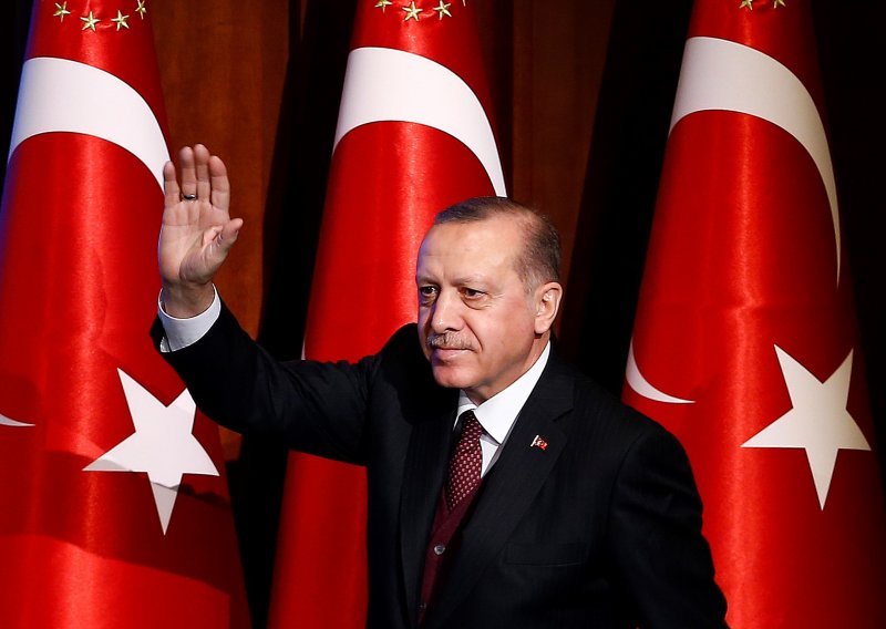Nova uhićenja učitelja u Turskoj zbog njihovih navodnih veza s neuspjelim državnim udarom