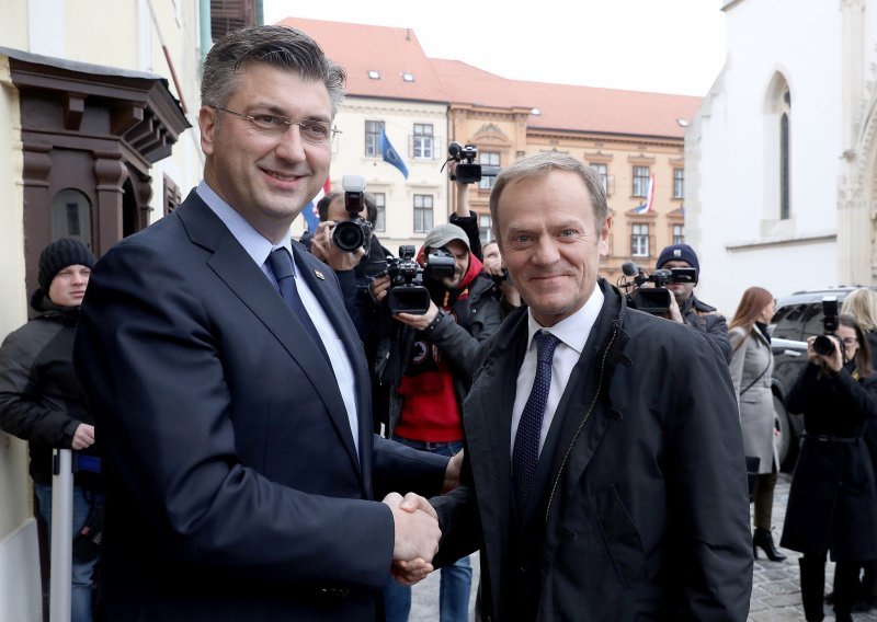 Plenković i Tusk razgovarali o pristupanju Schengenu