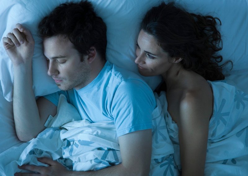 Što položaj u kojem spavate otkriva o vašoj vezi