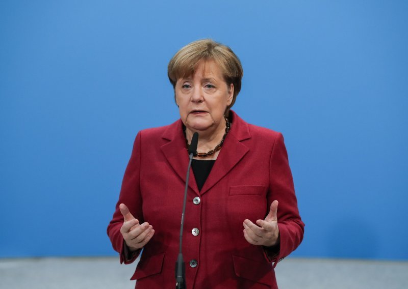 Merkel: Napadi na strance sramota su za Njemačku