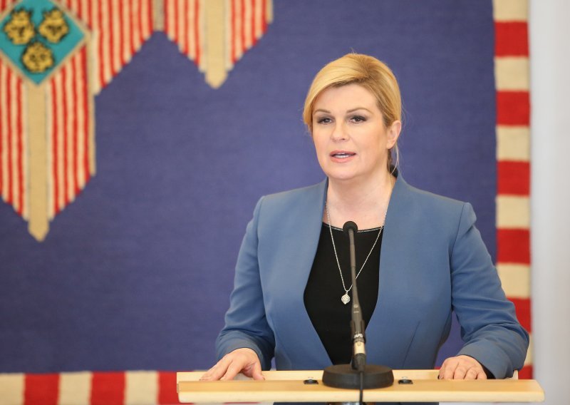 Grabar-Kitarović pozvala na donošenje programa prevencije vršnjačkog nasilja