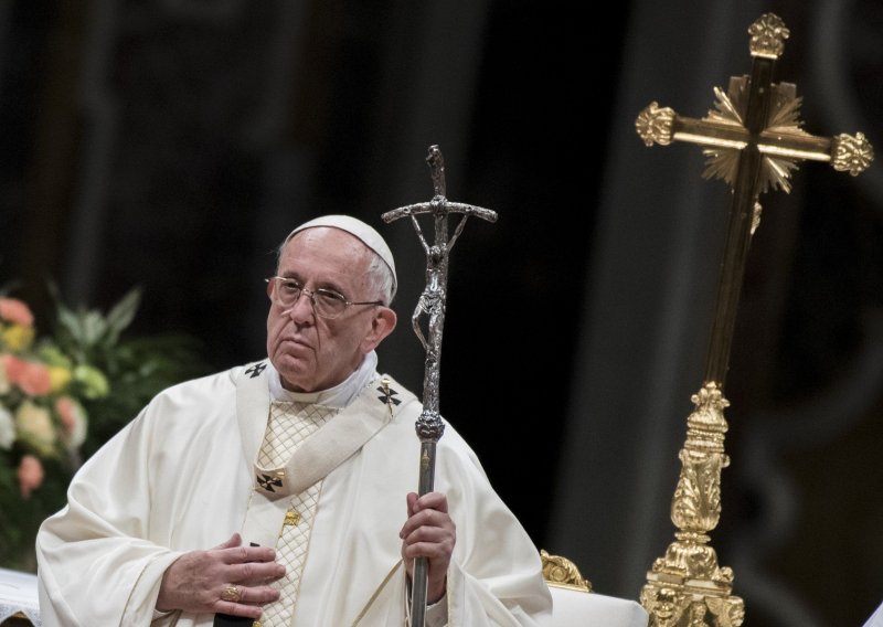 Papa kritizirao zemlje koje ne žele prihvatiti izbjeglice