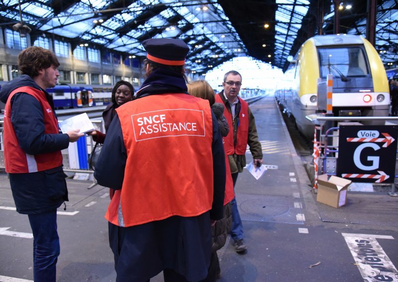 Novi štrajk francuskih željeznica, vlada želi ići do kraja