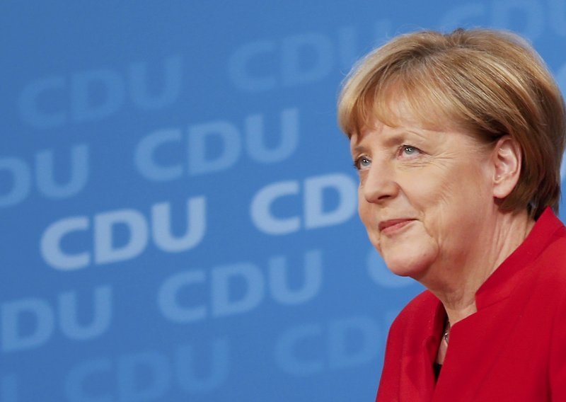 Merkel tužna zbog Renzijeva poraza na referendumu