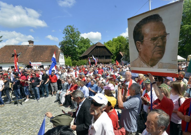 Tisuće ljudi u Kumrovcu slavile Titov rođendan