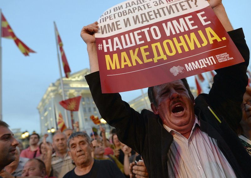 Nekoliko tisuća ljudi prosvjedovalo protiv vlade u Makedoniji