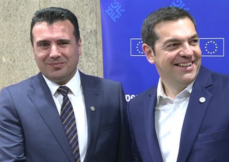 (Sjeverna) Makedonija i Grčka konačno su se dogovorile. Tko je dobitnik, tko gubitnik, i zašto sporazum vrlo lako može propasti?
