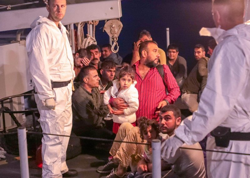 Španjolska ponudila pomoć Malti oko broda s migrantima