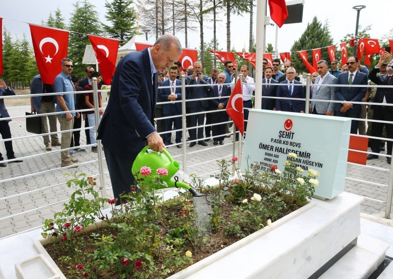 Turski sud osudio 72 pučista na doživotni zatvor