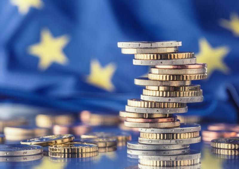 Tečaj eura oko najnižih razina u gotovo tri godine