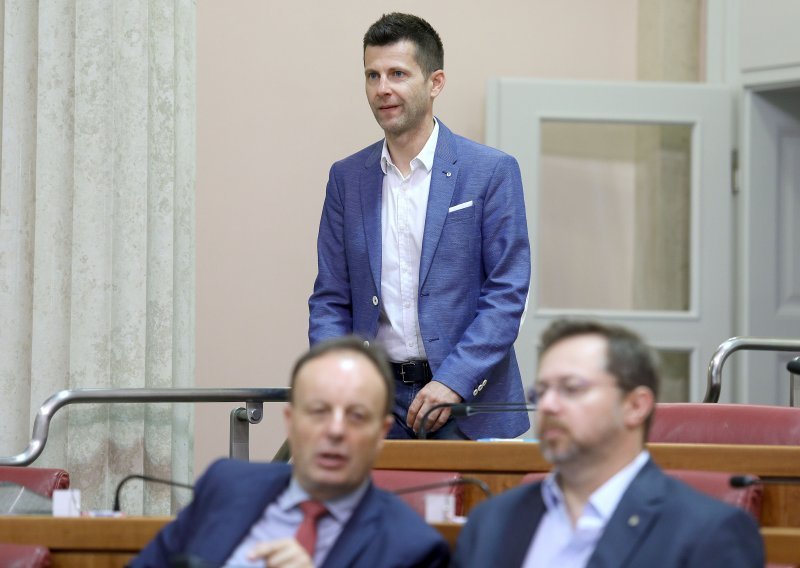 Habek izlazi iz SDP-a, stranka izgubila još jednog saborskog zastupnika