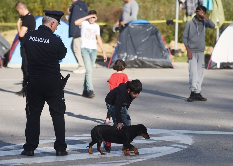 Švicarska televizija objavila snimku kako hrvatski policajci silom vraćaju migrante u BiH
