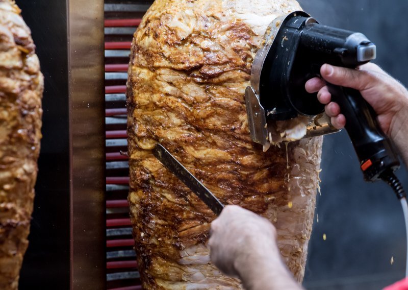 Slovenija povlači 12 tona kebaba iz Poljske, navodi da je meso isporučeno i Hrvatskoj
