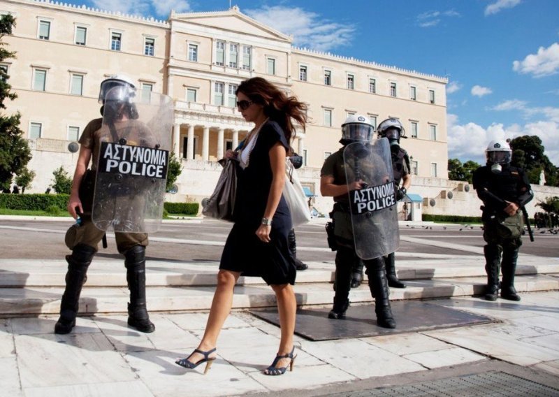 Atena na rubu sigurnosnog kolapsa zbog neispravnih policijskih radiouređaja