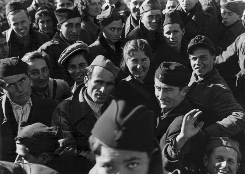 'Crveno svjetlo': Prvo opsežno istraživanje jugoslavenske partizanske fotografije