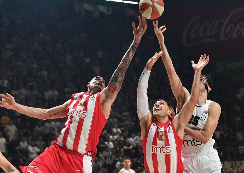Košarkaši Crvene zvezde pregazili Partizan; u jednom trenutku vodili i +35