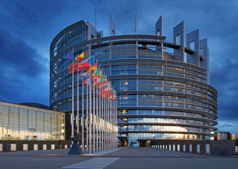 Održana posljednja plenarna sjednica osmog saziva Europskog parlamenta