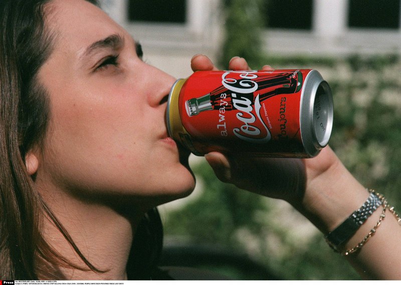 Polijevanje genitalija Coca Colom ne pali