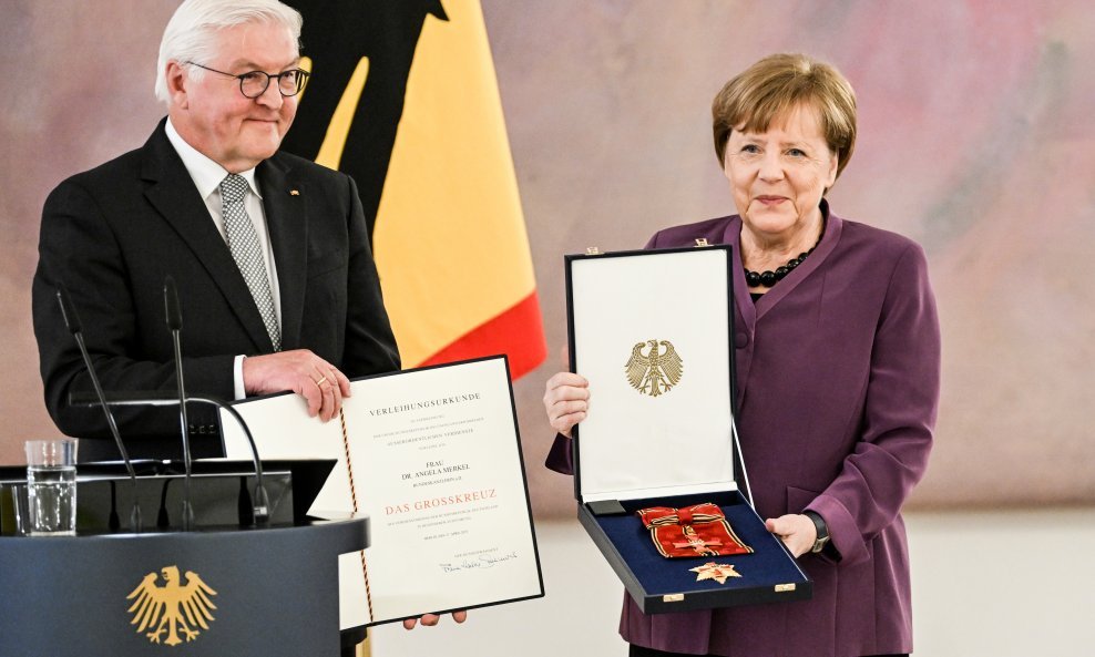 Frank-Walter Steinmeier i Angela Merkel