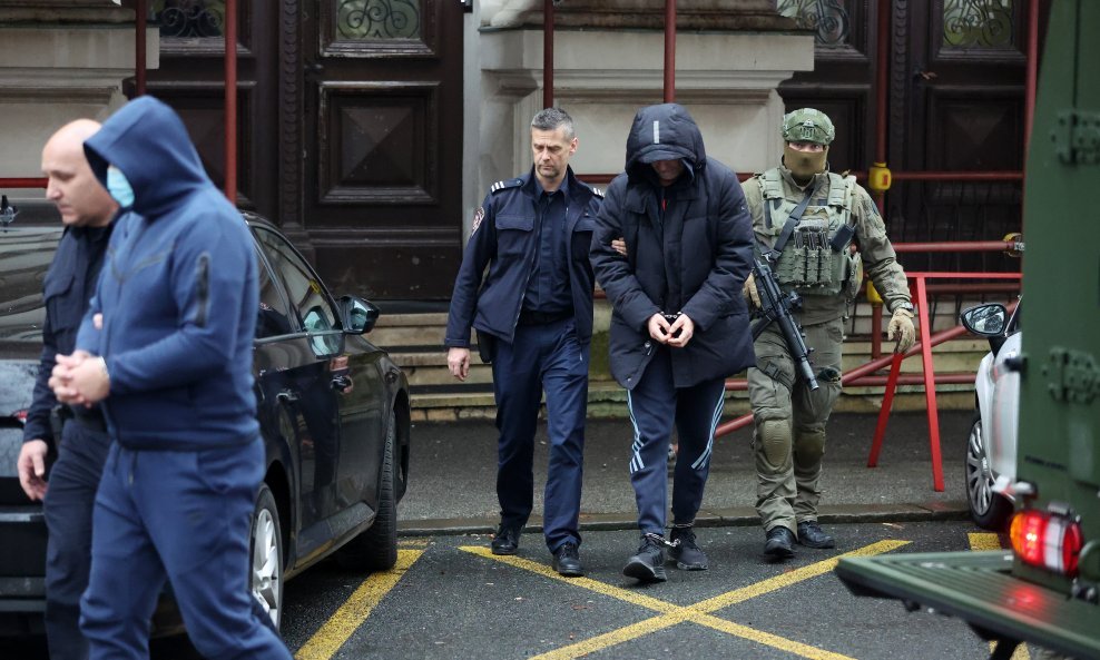 Antiteroristički policajci doveli osumnjičene krijumčare na sud