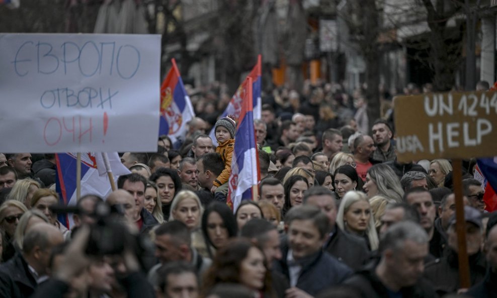 Prosvjed Srba na Kosovu protiv uvođenja eura