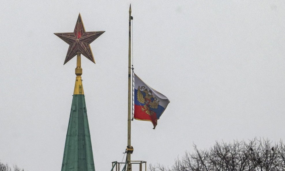 Rusija je spustila zastave na pola koplja