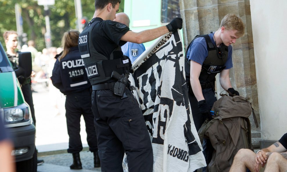 Njemačka policija u akciji protiv ekstremnih desničara