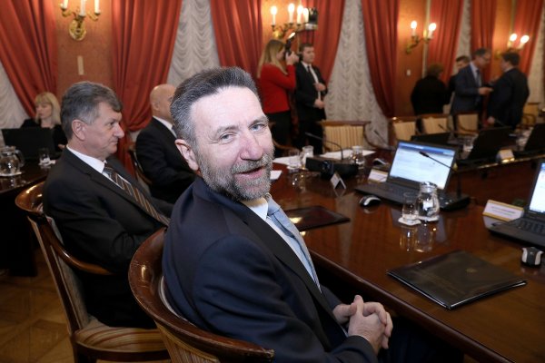 Ustavna tužba uslijedila je nakon što je tadašnji predsjednik Odbora, akademik Vlatko Silobrčić, izjavio da Odbor u arhivi ima četiri neriješene prijave u kojima se dvije, izravno ili neizravno odnose na ministra Barišića