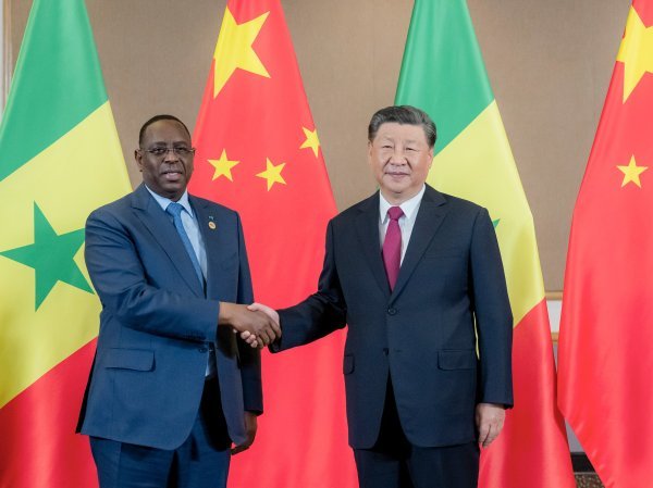 Kineski predsjednik Xi Jinping (desno) i senegalski predsjednik Macky Sall