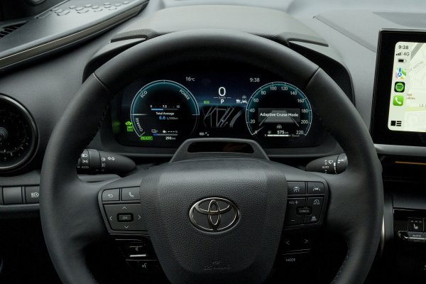 Toyota C-HR Plug-in Hybrid 220